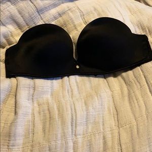 Black 32B Victoria’s Secret strapless bra